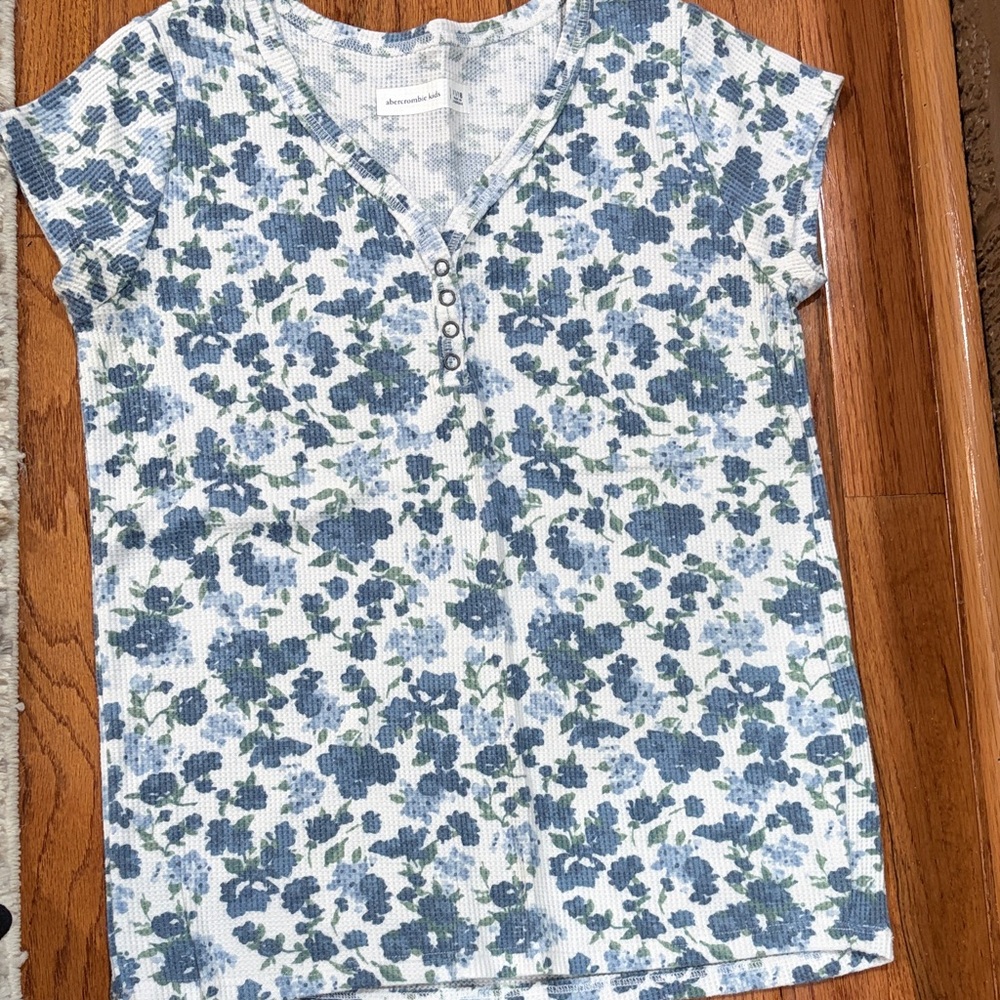 Abercrombie Kids Blue and White Patterned Top
